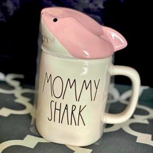Mommy shark Rae Dunn mug